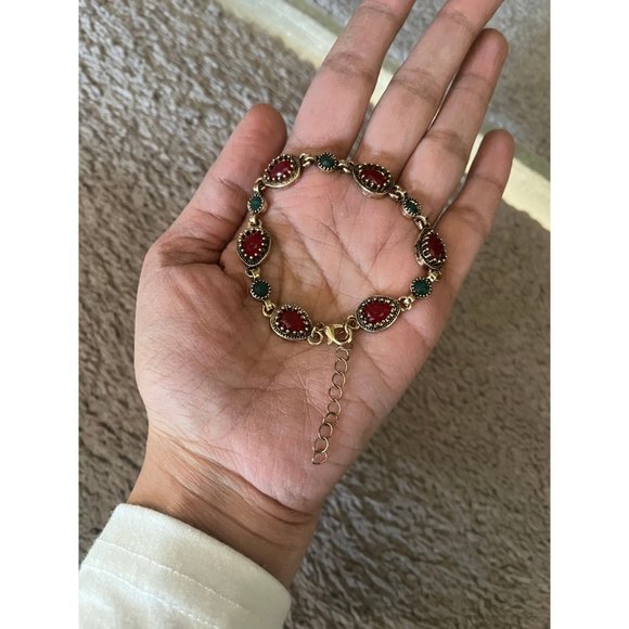 Golden bracelet, Vintage style lightweight , statement red dainty minimalist - Picture 7 of 10